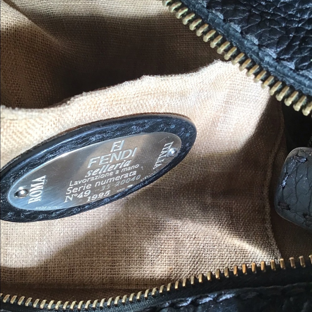 Fendi seller is leather bag - Picture 7 of 12